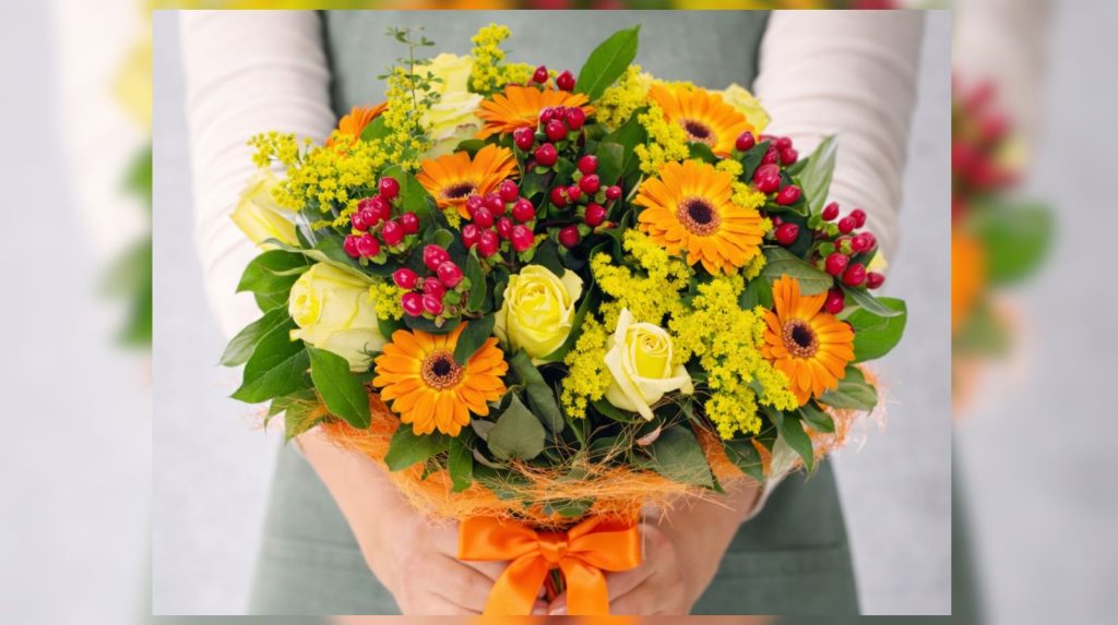 Ramo de flores variadas en colores amarillo y naranja para regalar el día de la madre