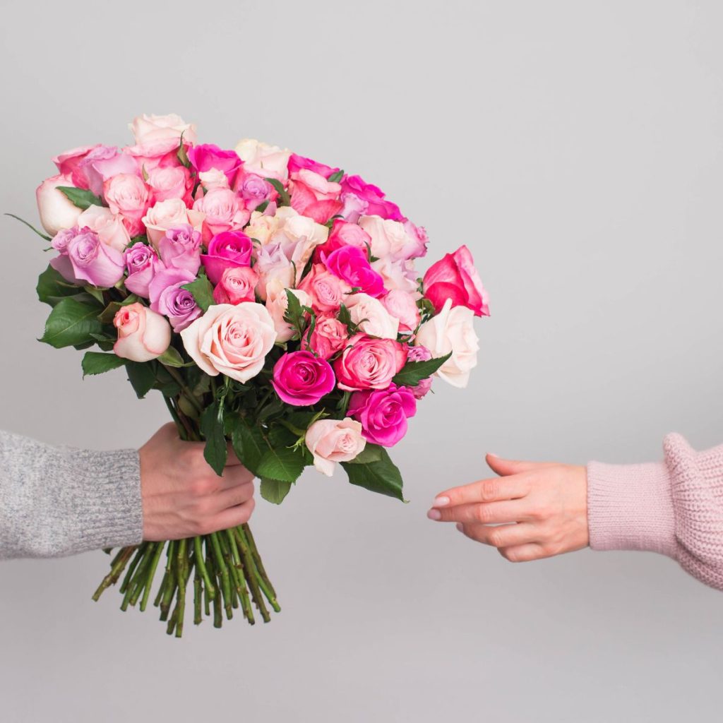 ramo de rosas rosas para regalar el día de la madre