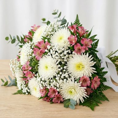 Ramo para funeral en rosa y blanco. Con Anastasias, alstroemerias y paniculata. Envíos a Tanatorios de Rivas Vaciamadrid