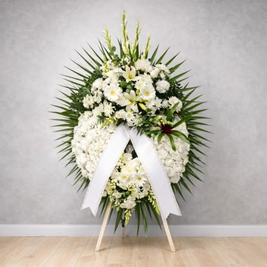Corona de claveles y flor variada en color blanco para enviar a los tanatorios de Rivas Vacia-Madrid