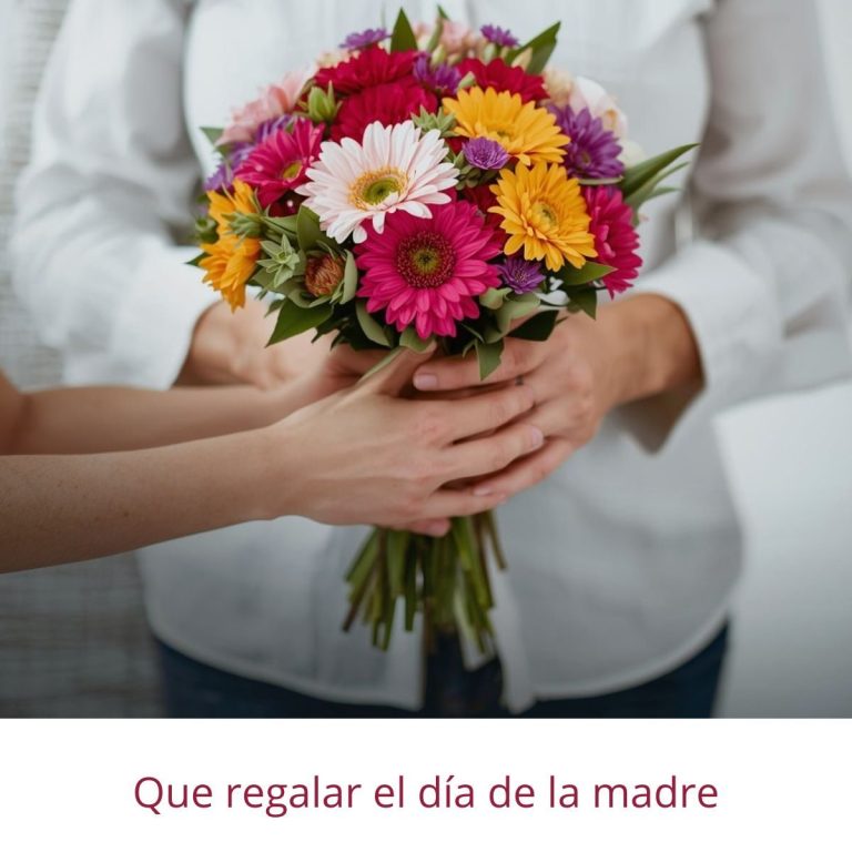 Madre recibiendo un ramo de flores variado